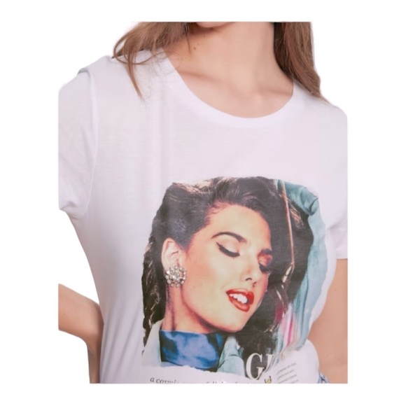 GUESS Women's Vintage Magazine Organic Cotton Short-Sleeve
Tee Size S - Picture 8 of 14
